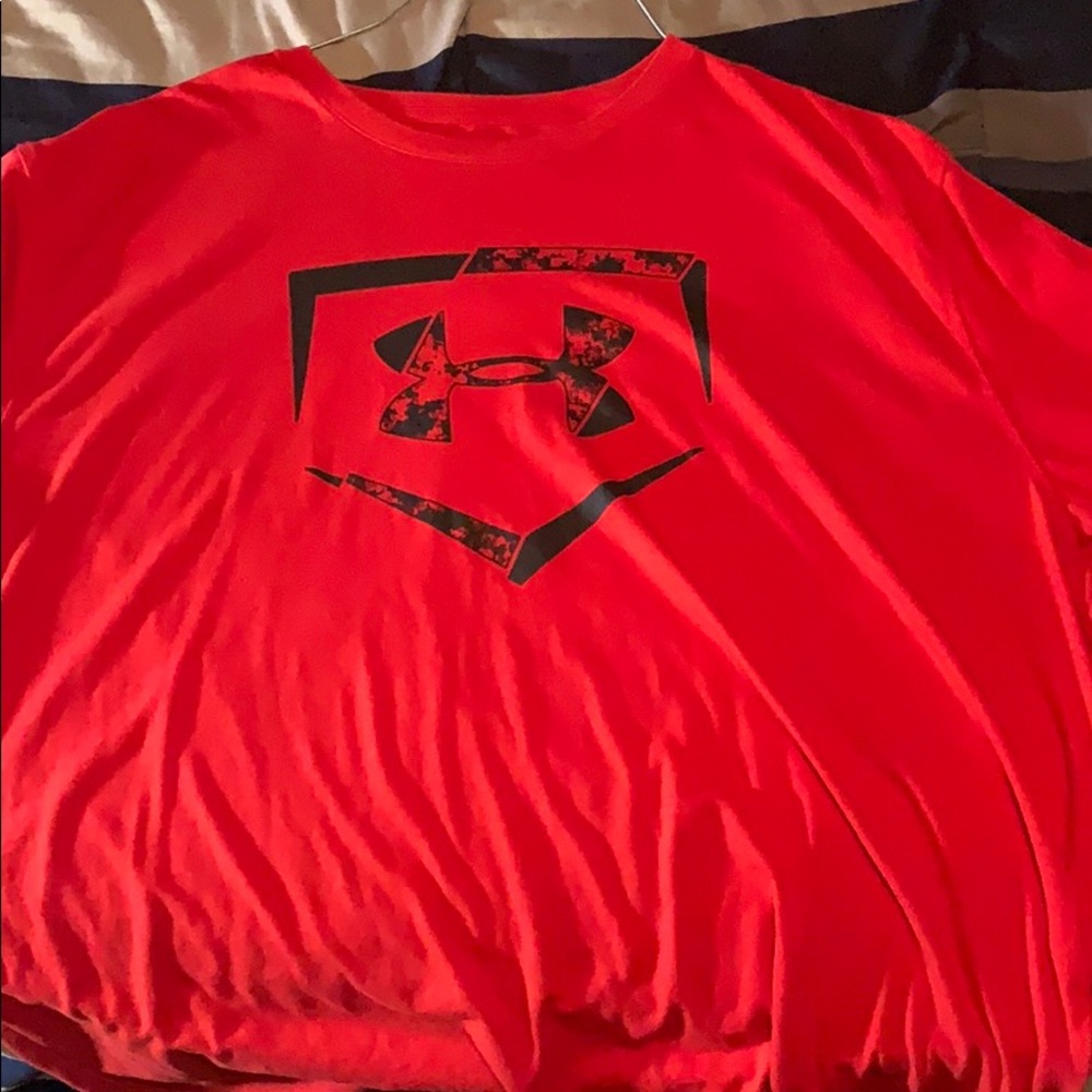 Under Armour T-shirt
